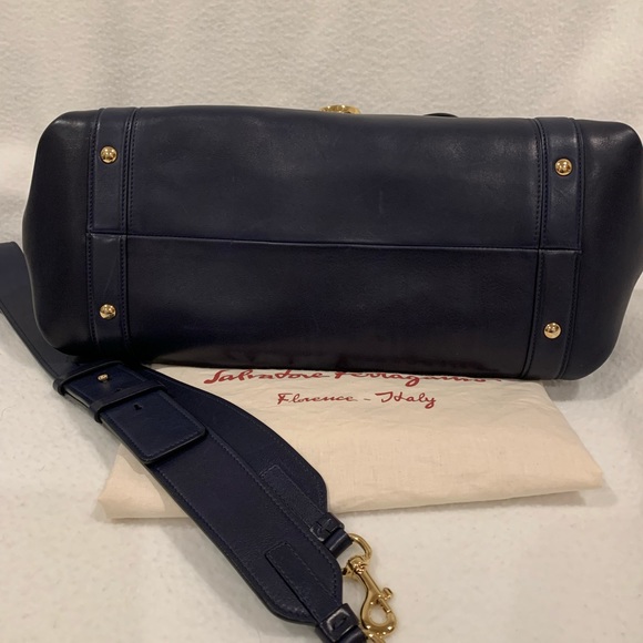 This classic navy leather handbag is a timeless piece. It was barely worn. - Picture 3 of 5
